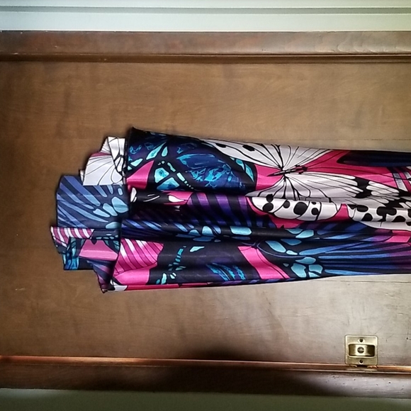 Beautiful summer out on the town dress - Picture 3 of 4